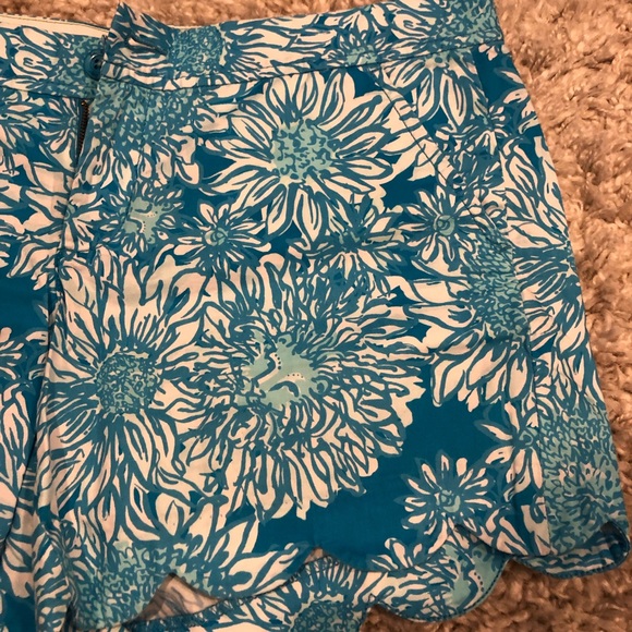 Lilly Pulitzer buttercup shorts - Picture 2 of 5